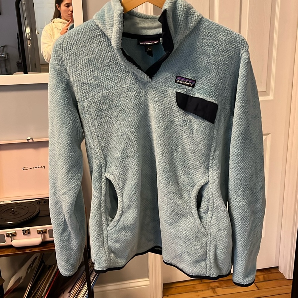 Patagonia size large blue pullover